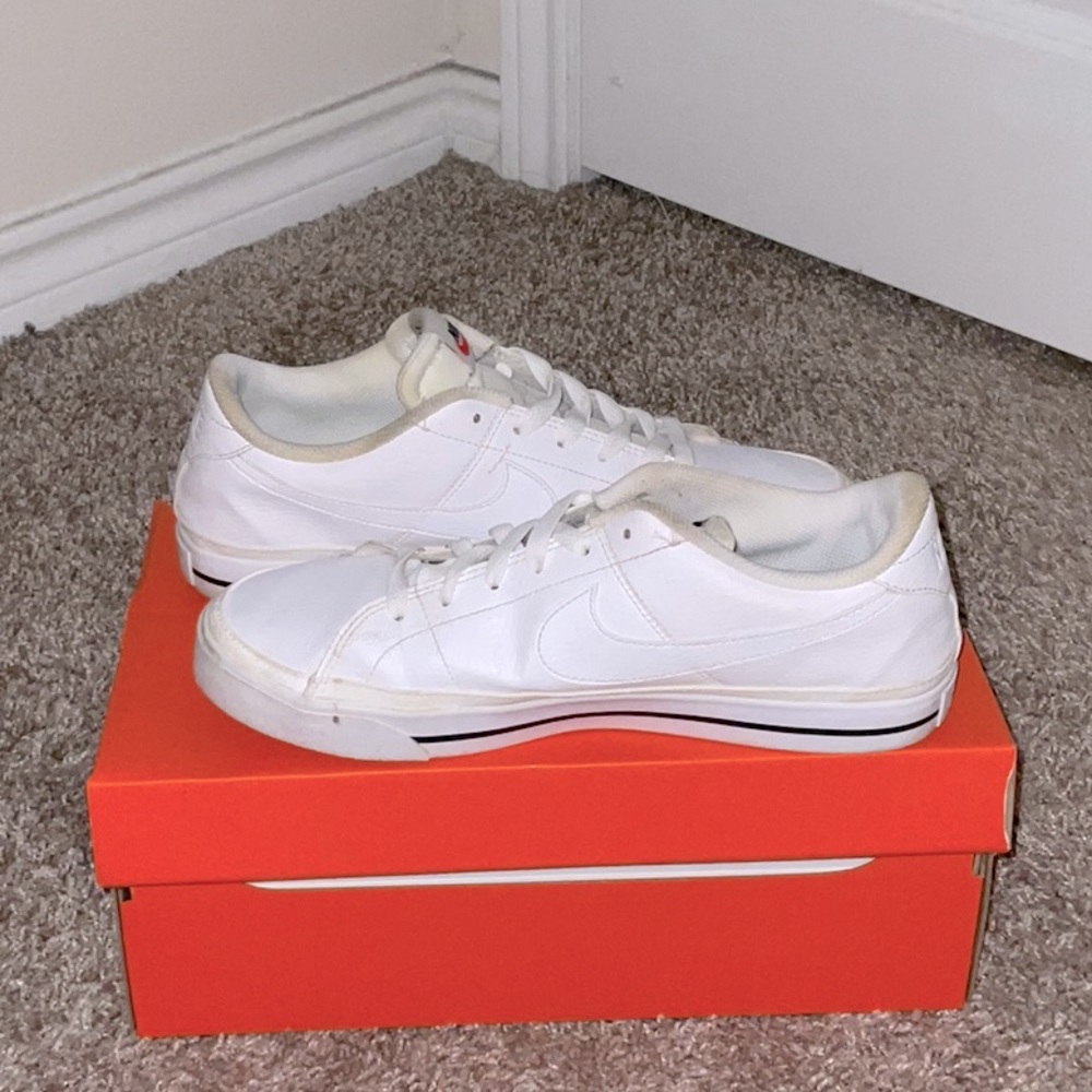 Nike White Vintage Sneakers